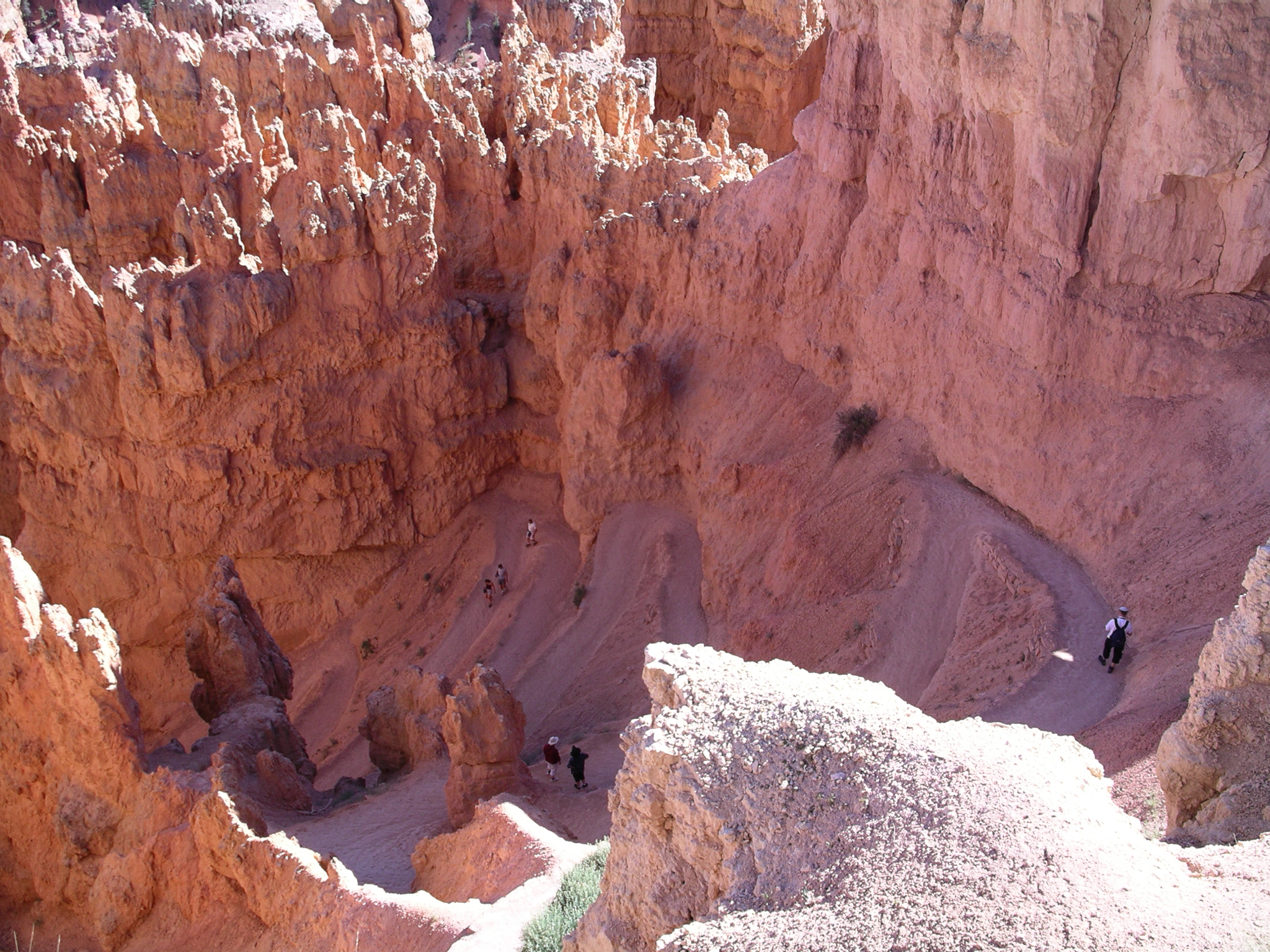 Hiking down Bryce Canyon