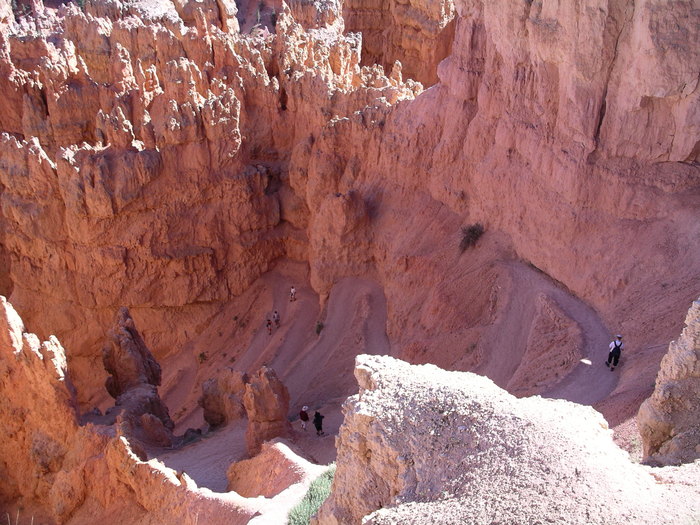 Hiking down Bryce Canyon